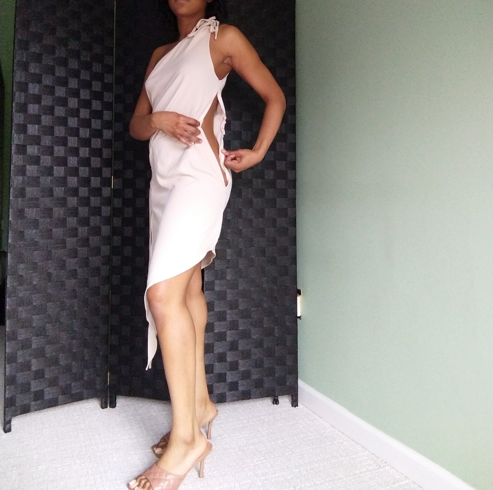Women's cream colored high side slit one shoulder dress - Picture 7 of 15